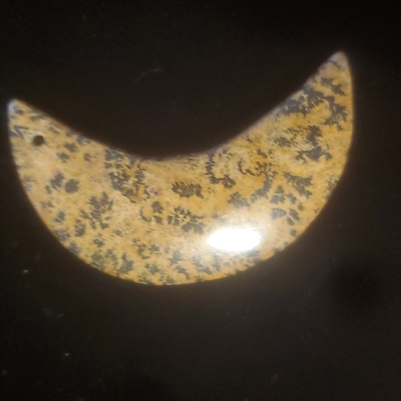 New Brown Scenery Stone Carved Crescent Moon Pendant. - Picture 10 of 10